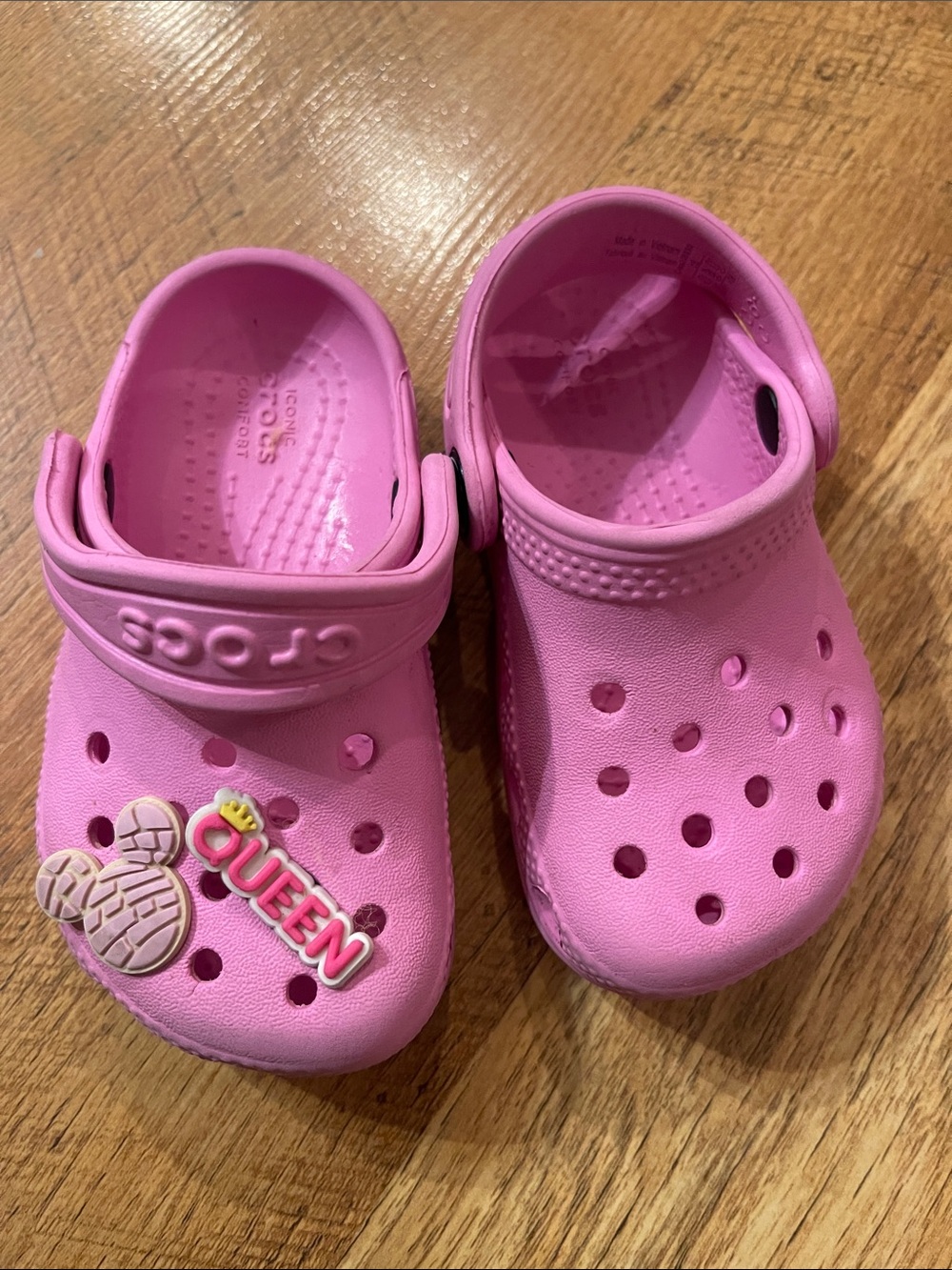 CROCS Kids' Classic Clog in Bright Pink with 'Queen' Charm